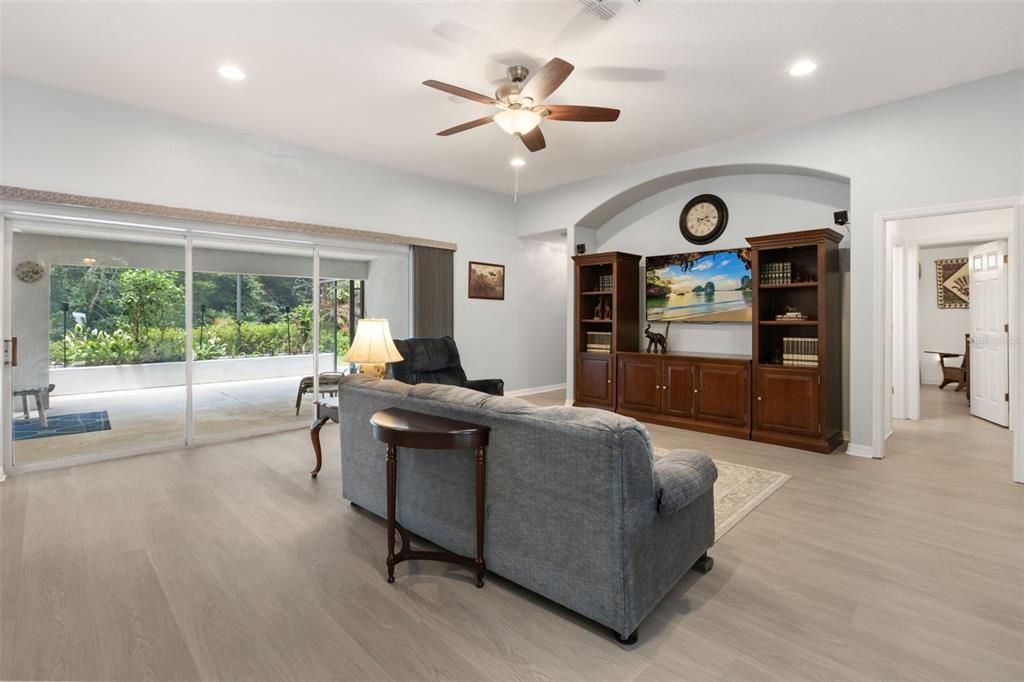 En Venta: $874,000 (4 camas, 3 baños, 2711 Pies cuadrados)