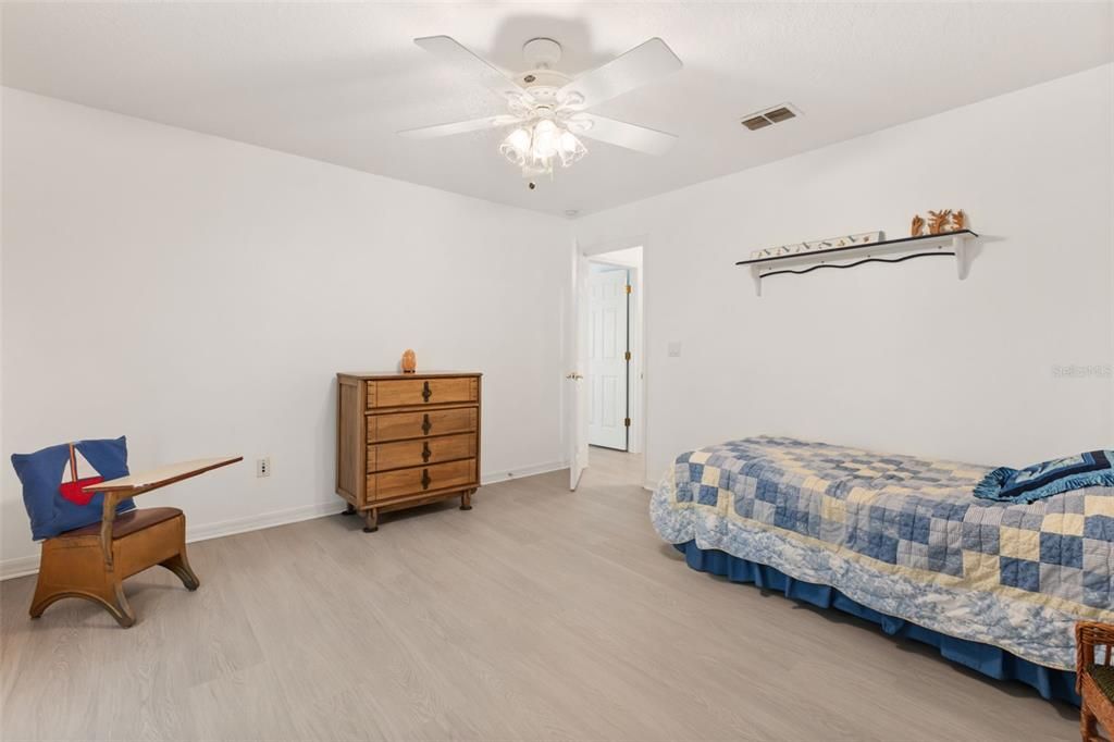 En Venta: $874,000 (4 camas, 3 baños, 2711 Pies cuadrados)