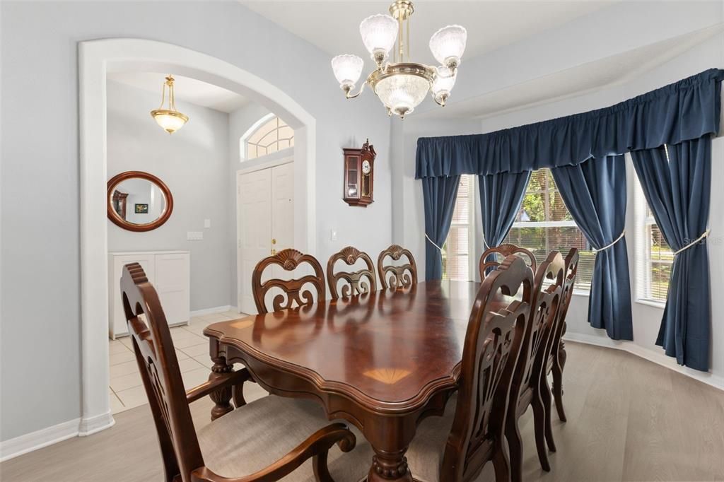 En Venta: $874,000 (4 camas, 3 baños, 2711 Pies cuadrados)