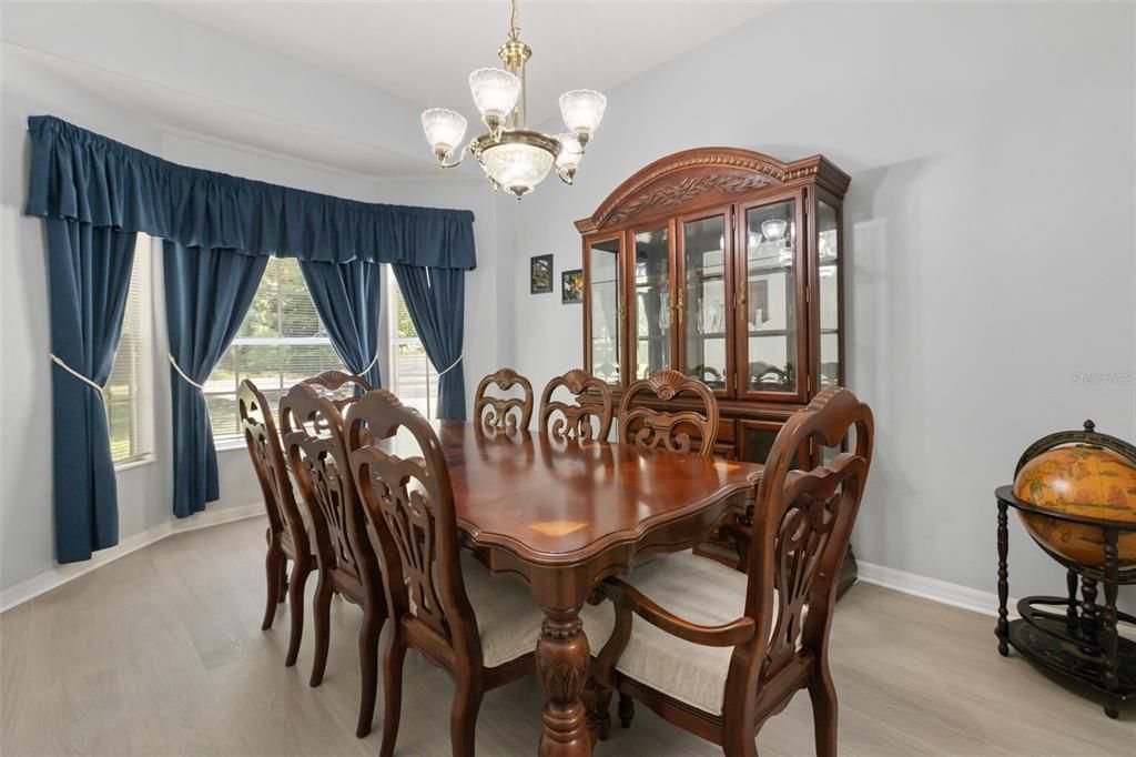 En Venta: $874,000 (4 camas, 3 baños, 2711 Pies cuadrados)