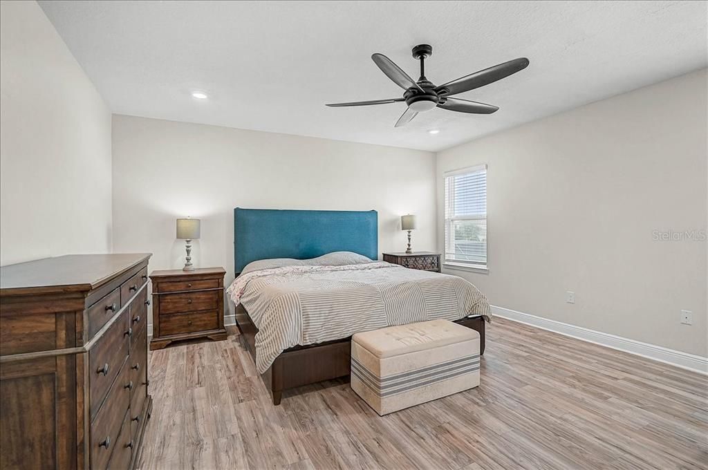 For Sale: $795,000 (5 beds, 3 baths, 3633 Square Feet)