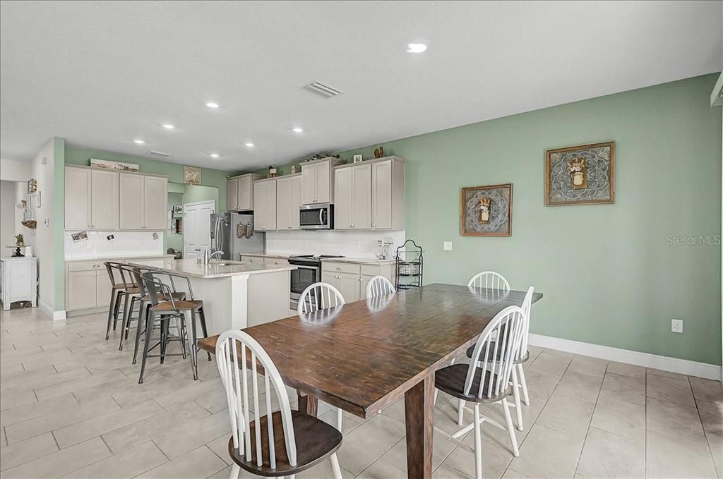 For Sale: $795,000 (5 beds, 3 baths, 3633 Square Feet)