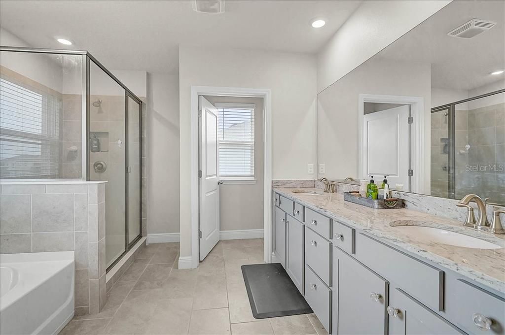 For Sale: $795,000 (5 beds, 3 baths, 3633 Square Feet)