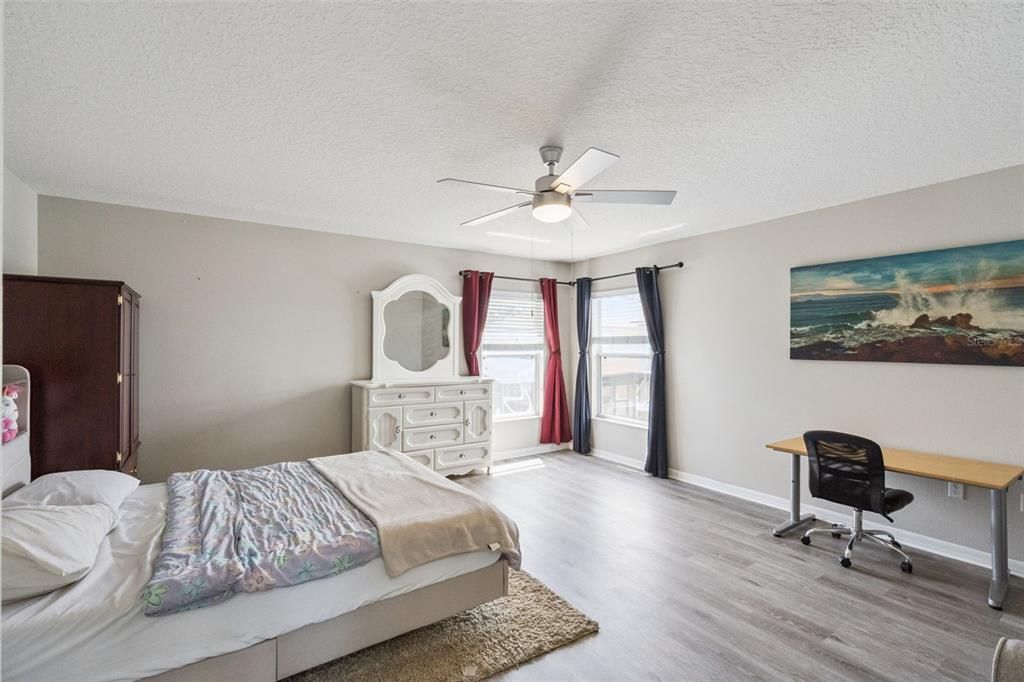 For Sale: $525,000 (5 beds, 4 baths, 3460 Square Feet)