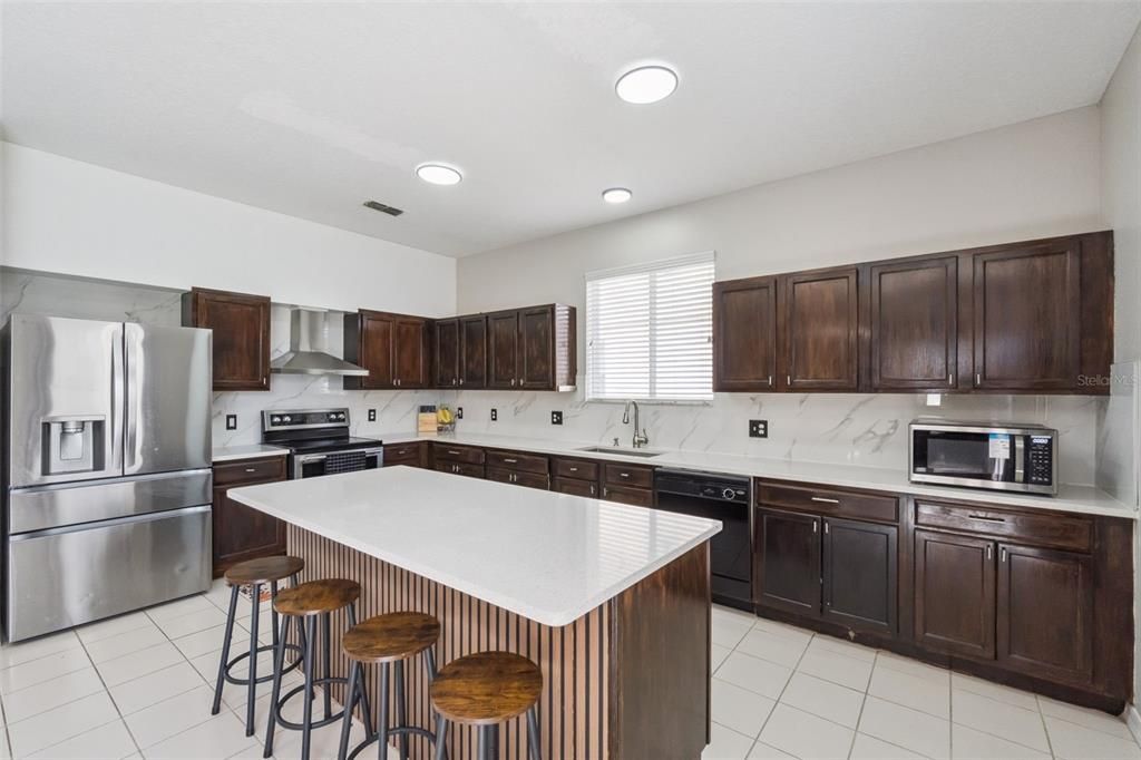 For Sale: $525,000 (5 beds, 4 baths, 3460 Square Feet)