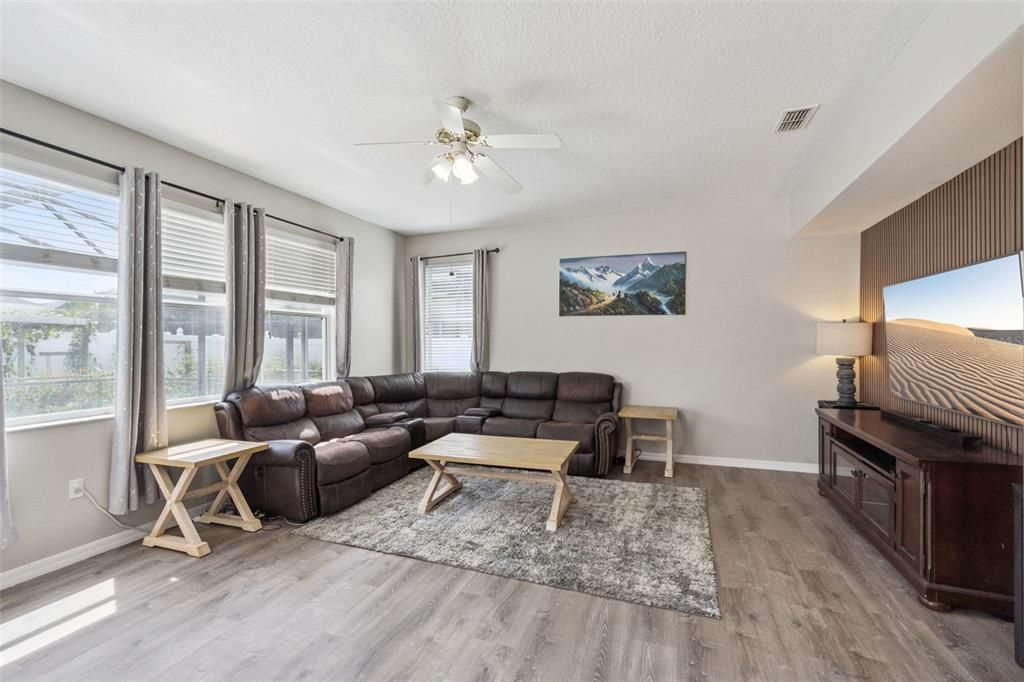 For Sale: $525,000 (5 beds, 4 baths, 3460 Square Feet)