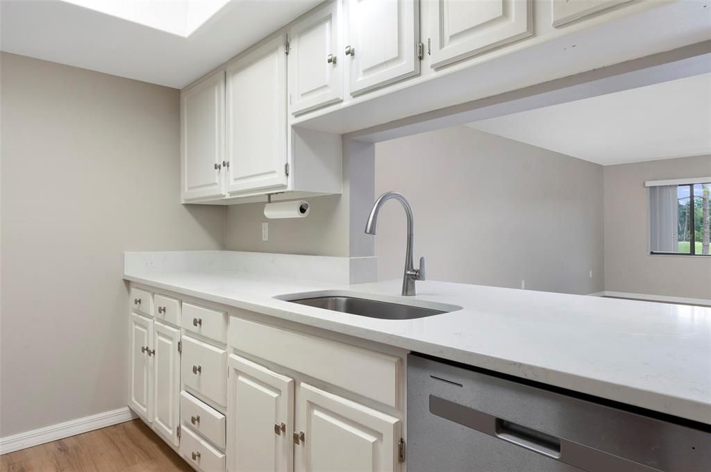 На продажу: $159,900 (1 спален, 1 ванн, 765 Квадратных фут)