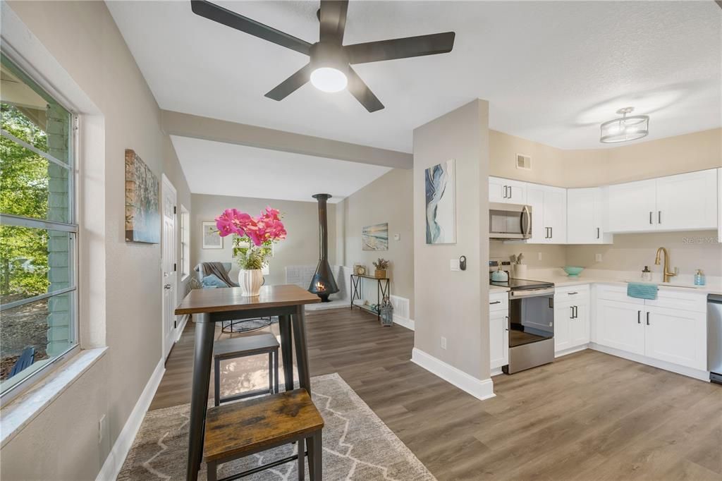 For Sale: $334,900 (3 beds, 2 baths, 1474 Square Feet)