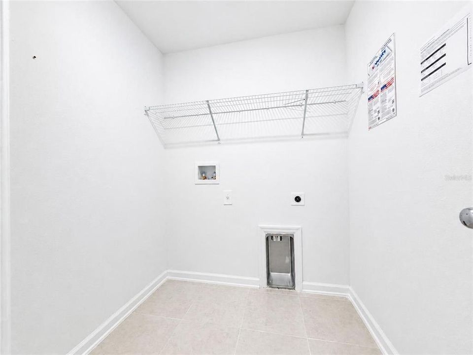 На продажу: $399,999 (5 спален, 3 ванн, 2588 Квадратных фут)