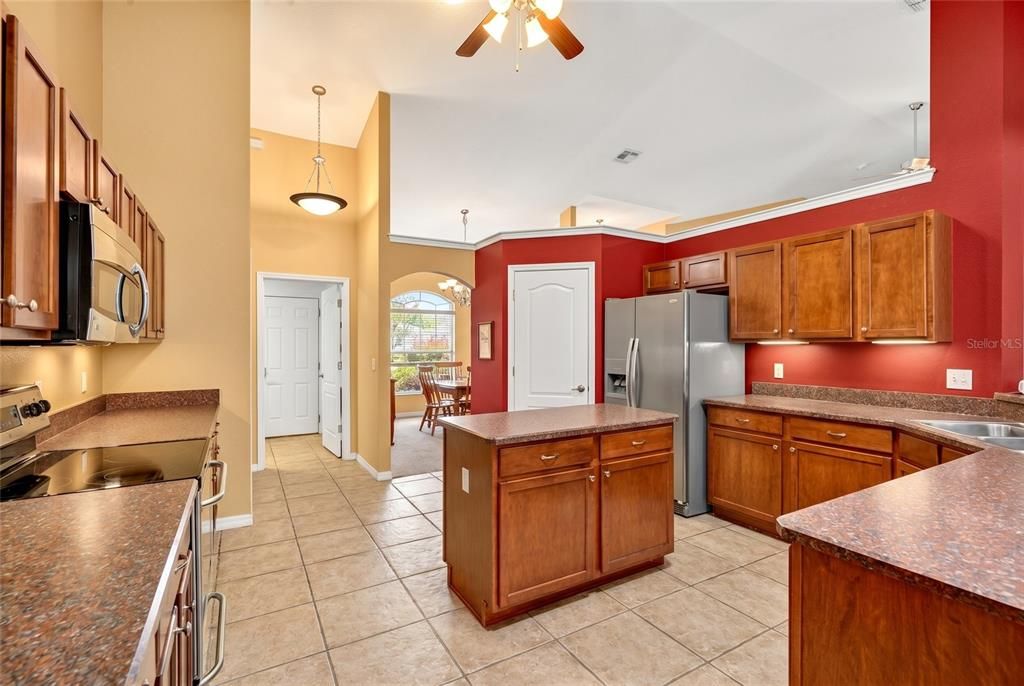 For Sale: $360,000 (3 beds, 3 baths, 2587 Square Feet)