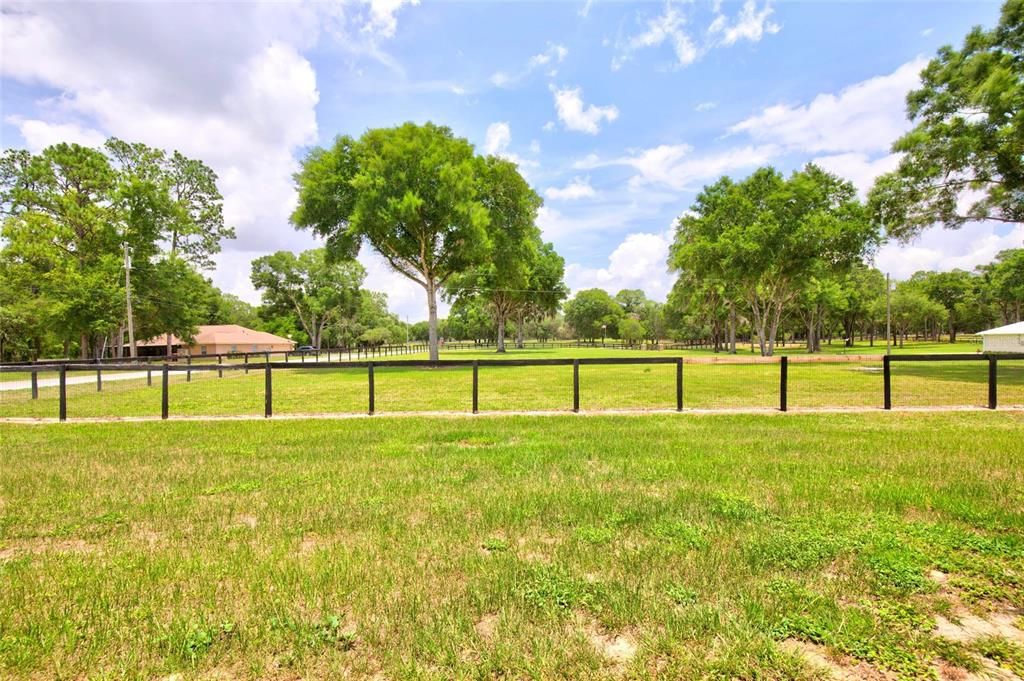 For Sale: $360,000 (3 beds, 3 baths, 2587 Square Feet)