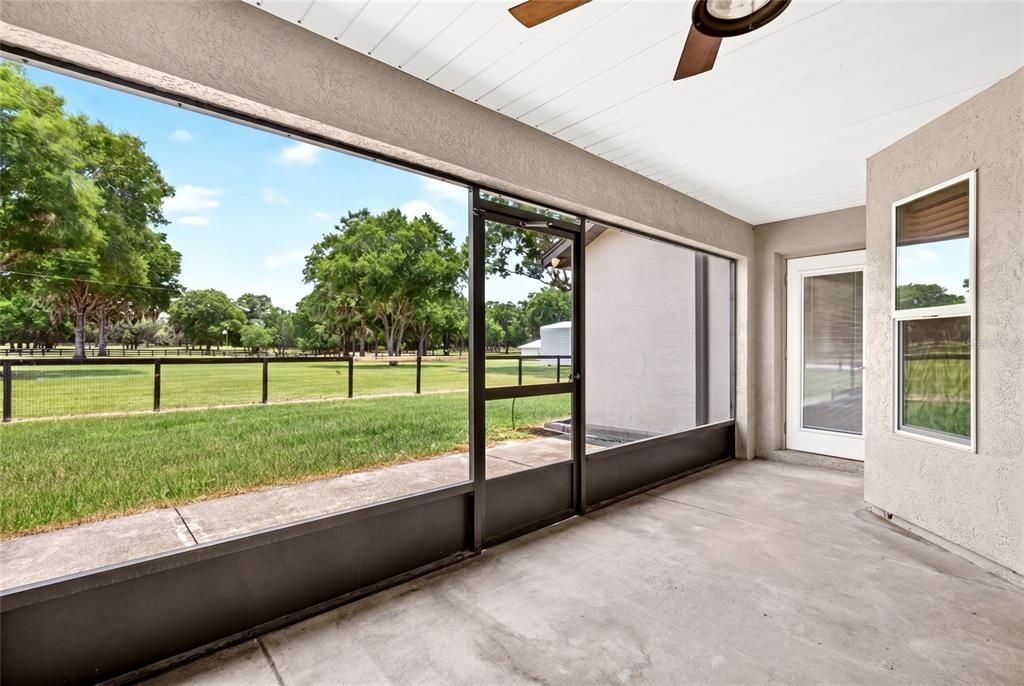 For Sale: $360,000 (3 beds, 3 baths, 2587 Square Feet)