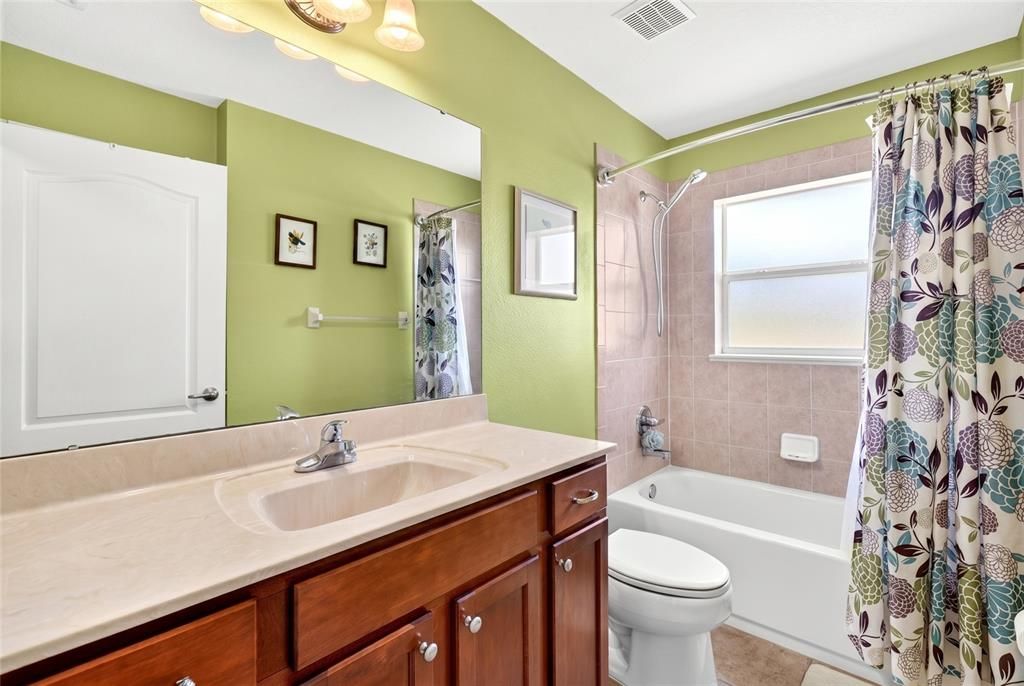 For Sale: $360,000 (3 beds, 3 baths, 2587 Square Feet)