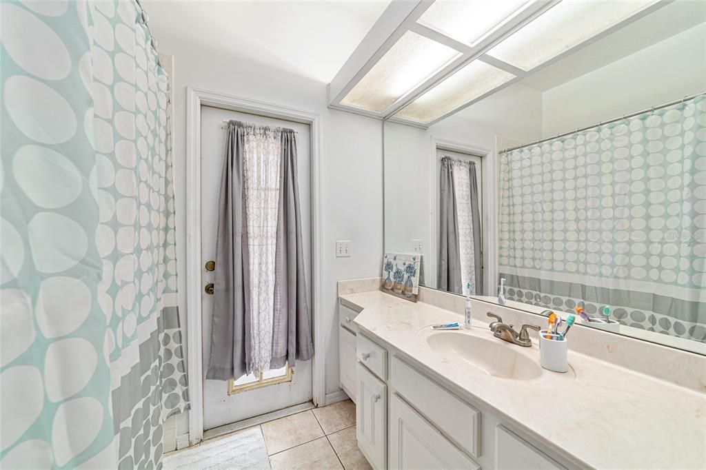 For Sale: $400,000 (3 beds, 2 baths, 2047 Square Feet)