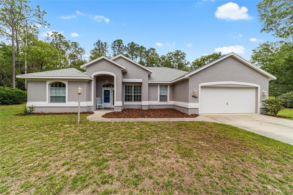 For Sale: $400,000 (3 beds, 2 baths, 2047 Square Feet)