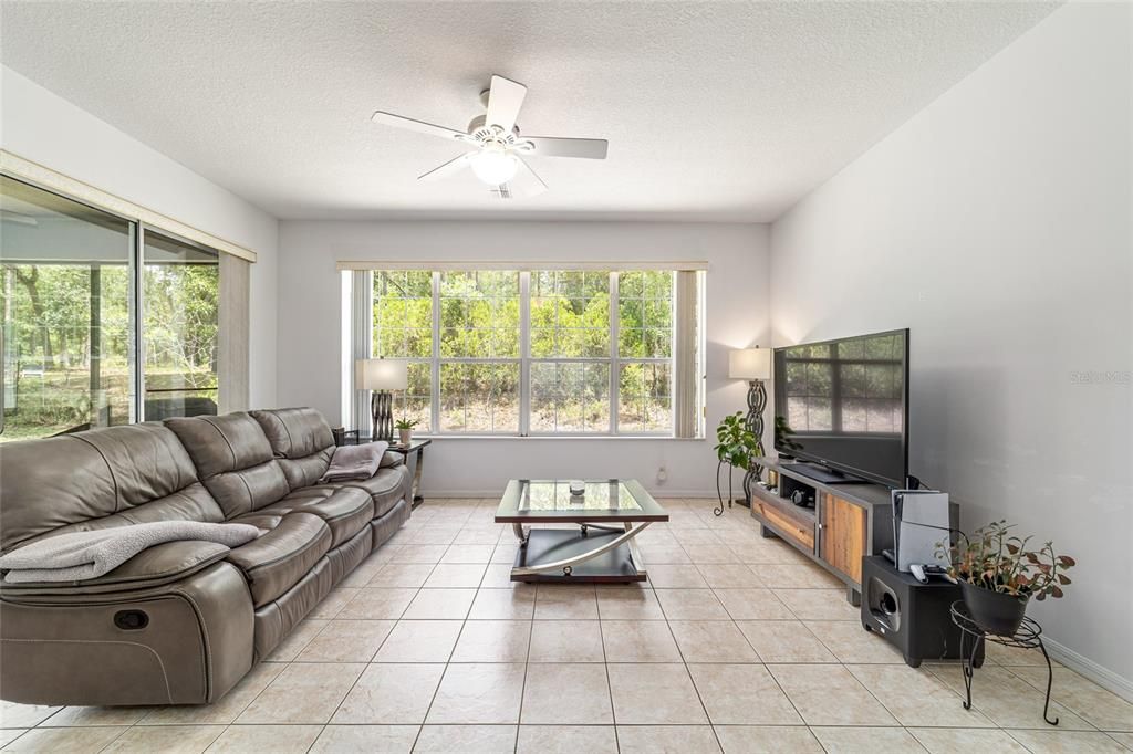 For Sale: $400,000 (3 beds, 2 baths, 2047 Square Feet)