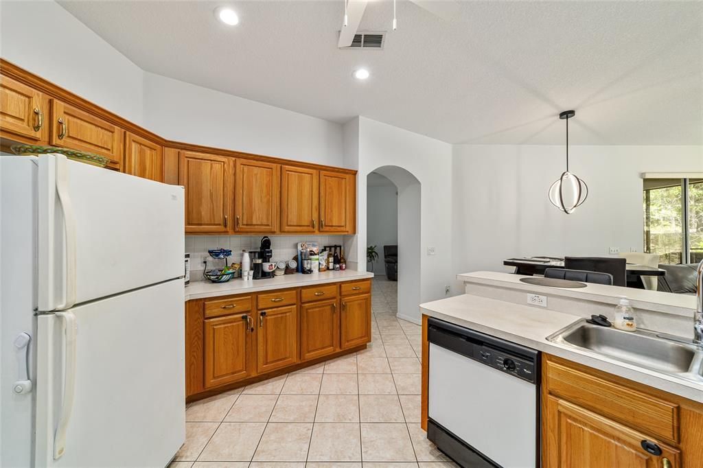 For Sale: $400,000 (3 beds, 2 baths, 2047 Square Feet)