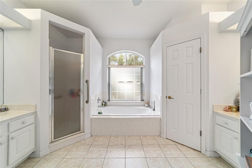 For Sale: $400,000 (3 beds, 2 baths, 2047 Square Feet)