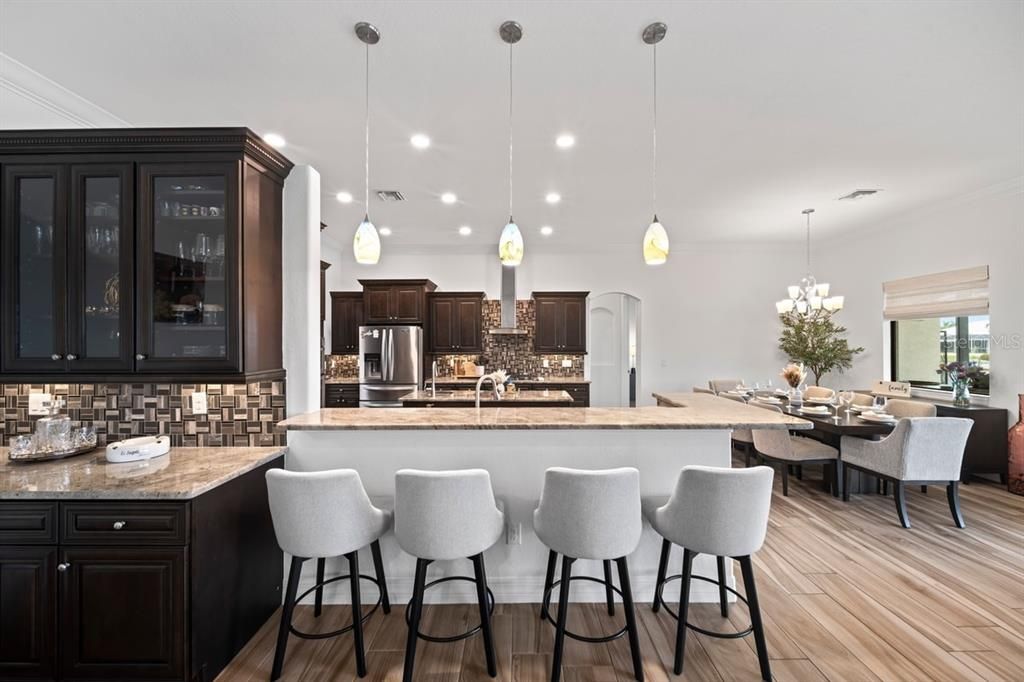En Venta: $1,285,000 (3 camas, 3 baños, 2531 Pies cuadrados)