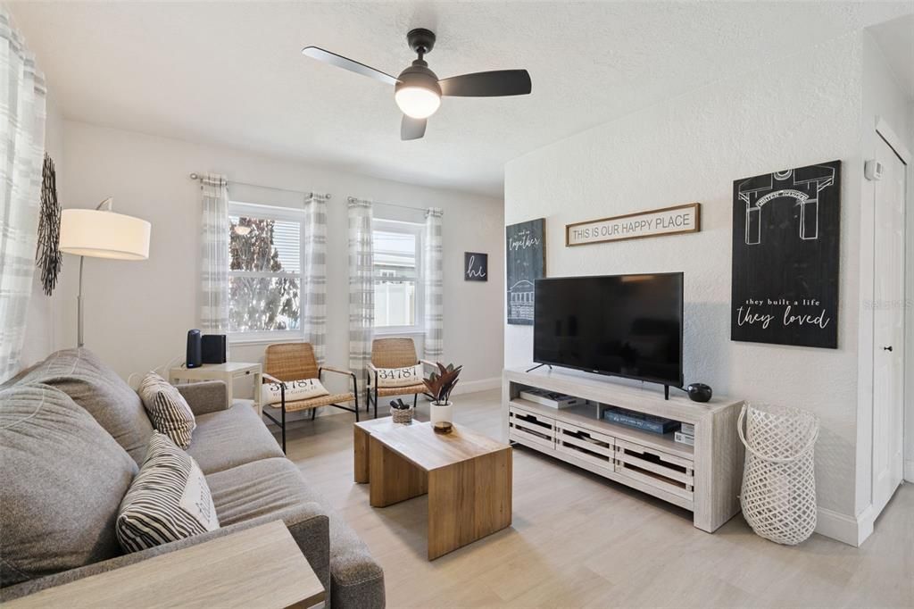 En Venta: $450,000 (3 camas, 2 baños, 1120 Pies cuadrados)