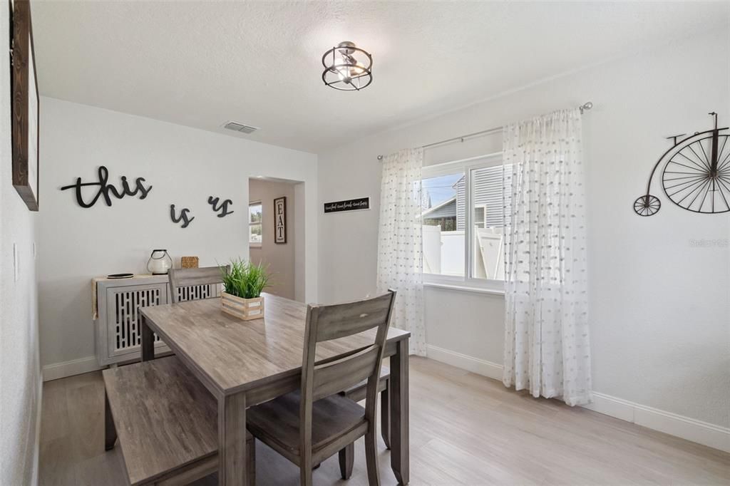 En Venta: $450,000 (3 camas, 2 baños, 1120 Pies cuadrados)