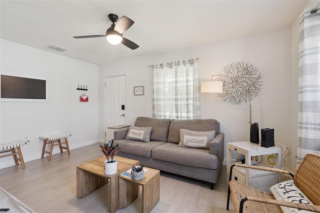 En Venta: $450,000 (3 camas, 2 baños, 1120 Pies cuadrados)