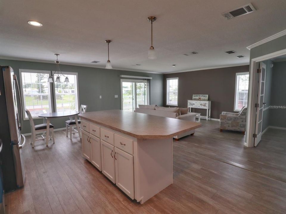 En Venta: $269,000 (2 camas, 2 baños, 1372 Pies cuadrados)
