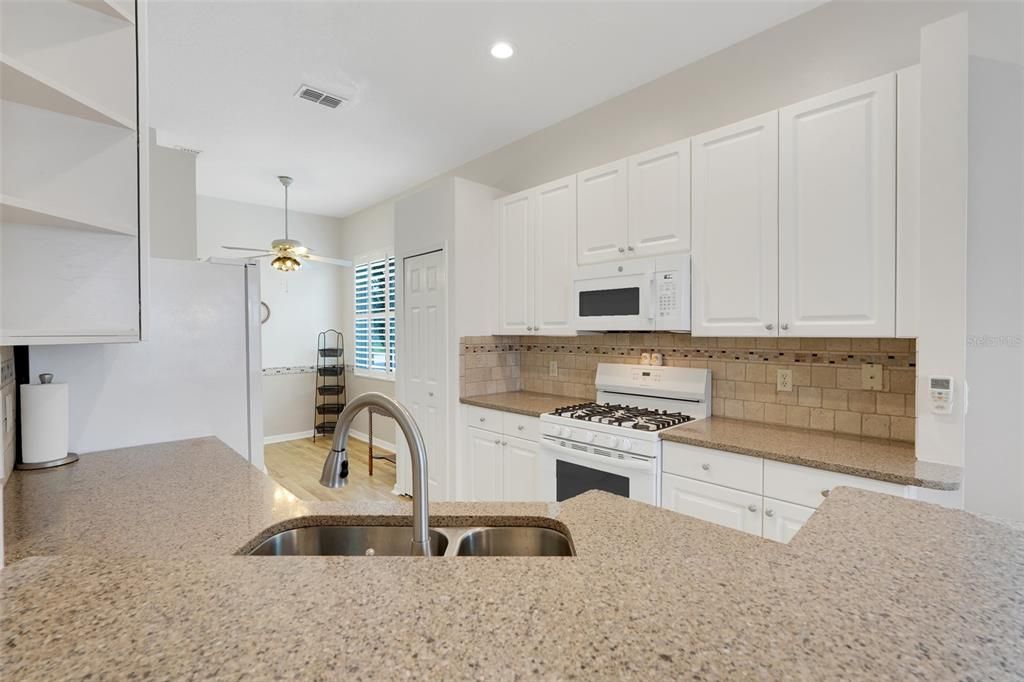 For Sale: $360,000 (2 beds, 2 baths, 1718 Square Feet)