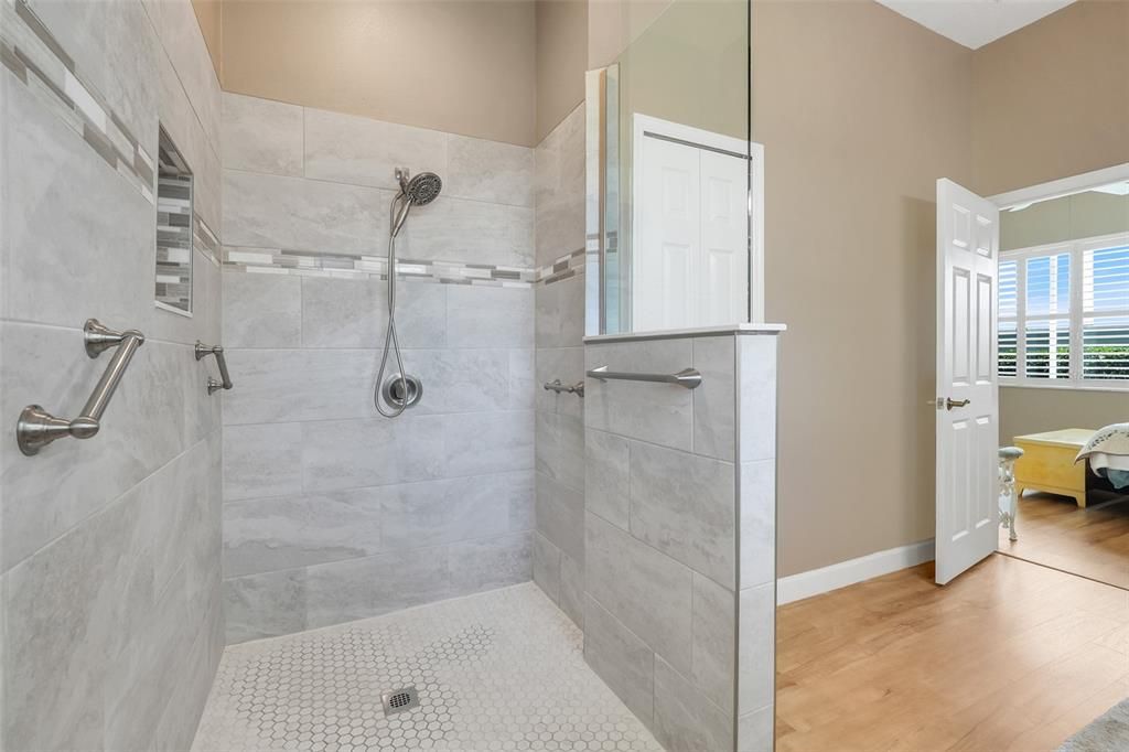 For Sale: $360,000 (2 beds, 2 baths, 1718 Square Feet)