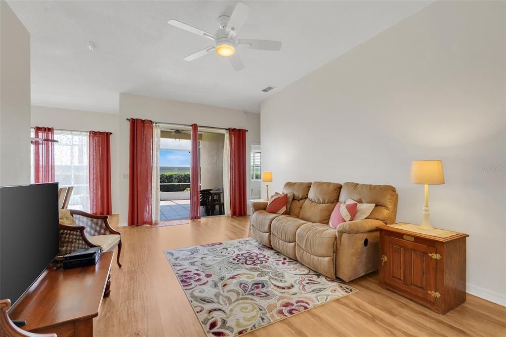 For Sale: $360,000 (2 beds, 2 baths, 1718 Square Feet)