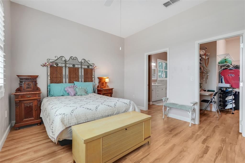 For Sale: $360,000 (2 beds, 2 baths, 1718 Square Feet)