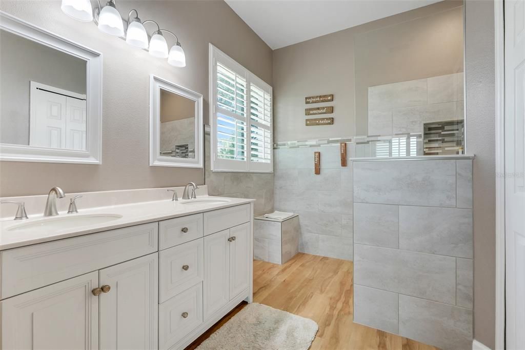 For Sale: $360,000 (2 beds, 2 baths, 1718 Square Feet)