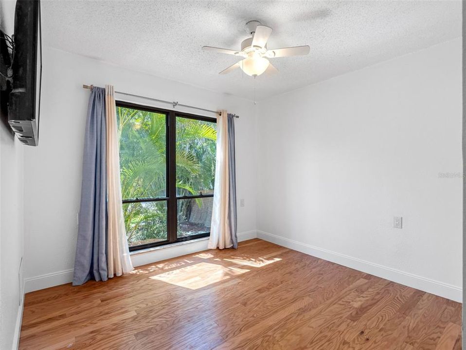 For Sale: $1,150,000 (3 beds, 2 baths, 1337 Square Feet)
