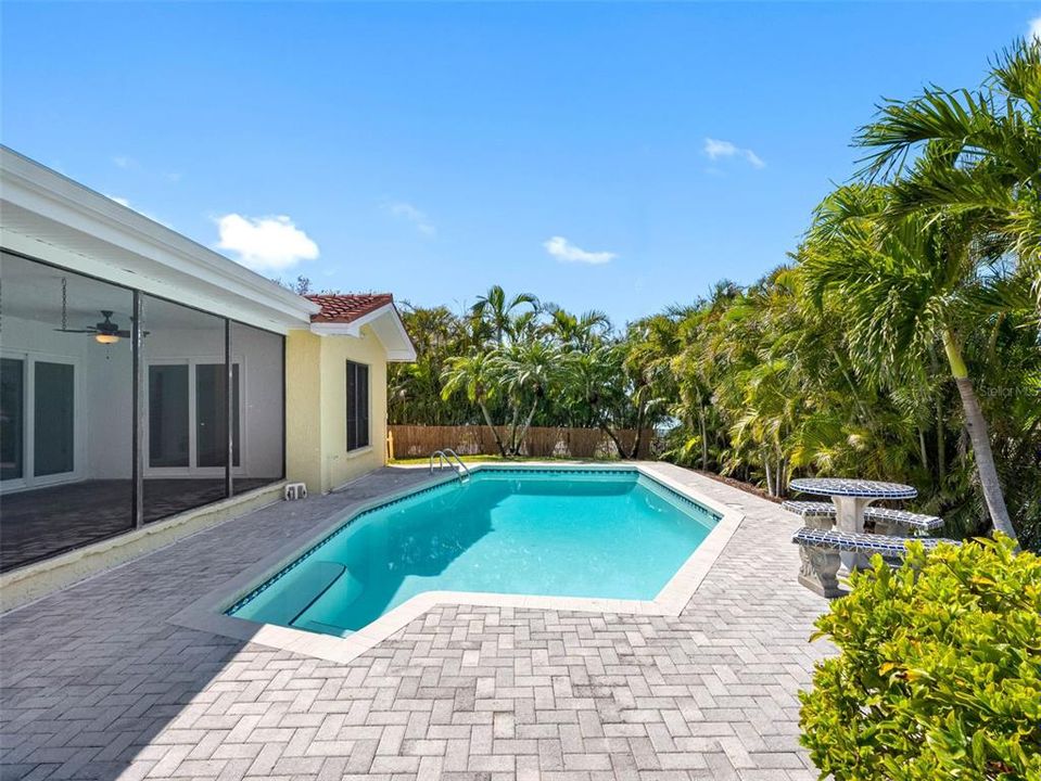 For Sale: $1,150,000 (3 beds, 2 baths, 1337 Square Feet)