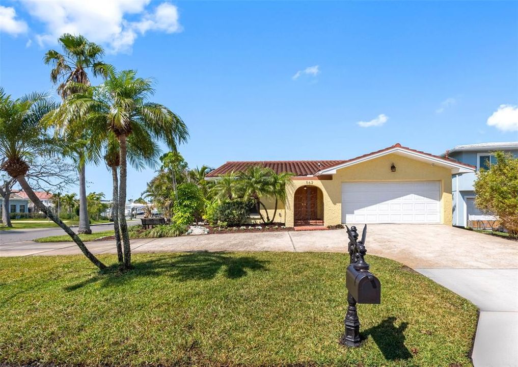 For Sale: $1,150,000 (3 beds, 2 baths, 1337 Square Feet)