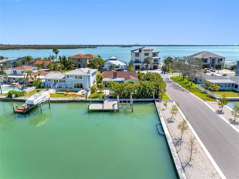 For Sale: $1,150,000 (3 beds, 2 baths, 1337 Square Feet)