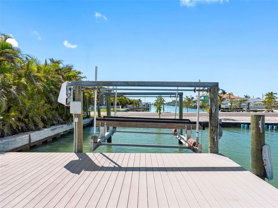 For Sale: $1,150,000 (3 beds, 2 baths, 1337 Square Feet)
