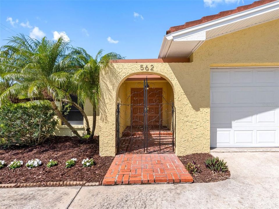 For Sale: $1,150,000 (3 beds, 2 baths, 1337 Square Feet)