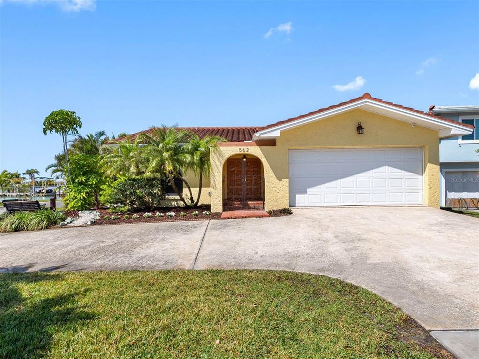 For Sale: $1,150,000 (3 beds, 2 baths, 1337 Square Feet)