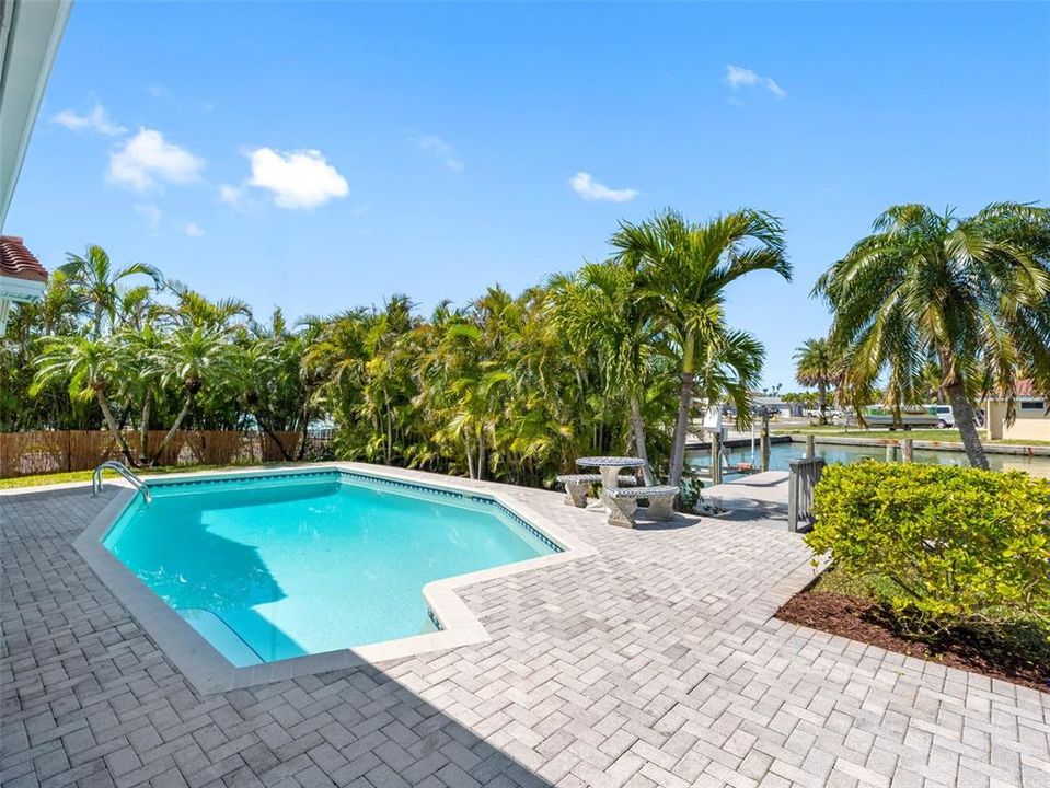 For Sale: $1,150,000 (3 beds, 2 baths, 1337 Square Feet)