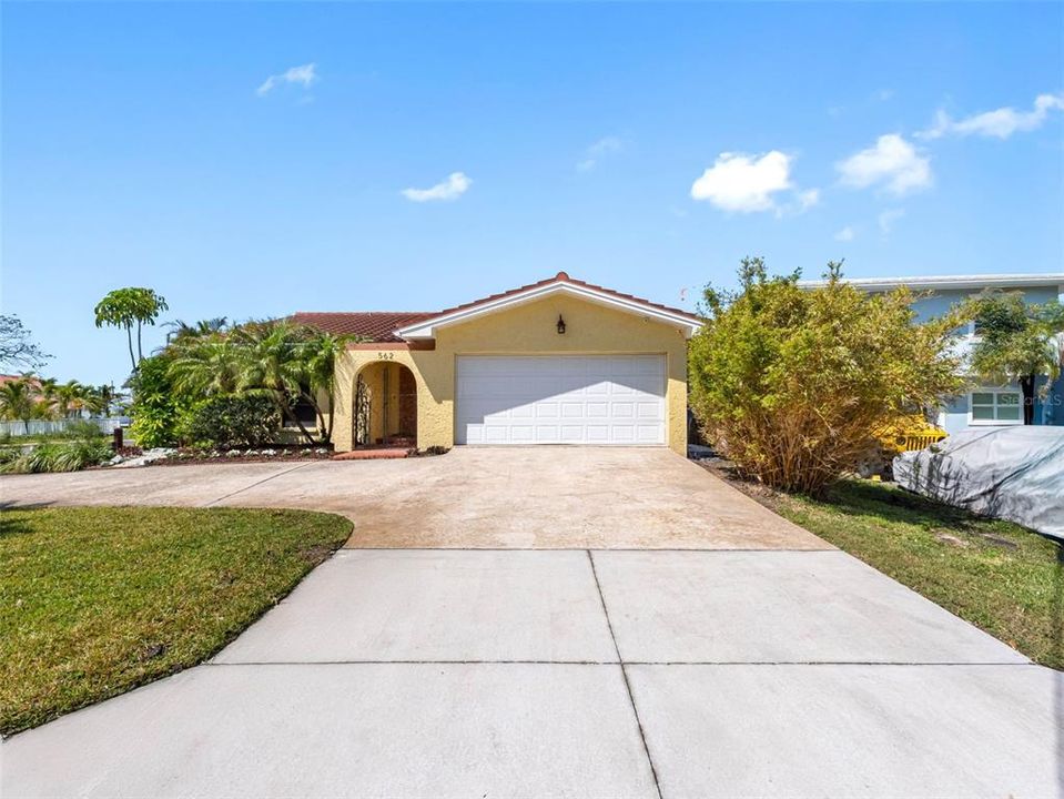 For Sale: $1,150,000 (3 beds, 2 baths, 1337 Square Feet)