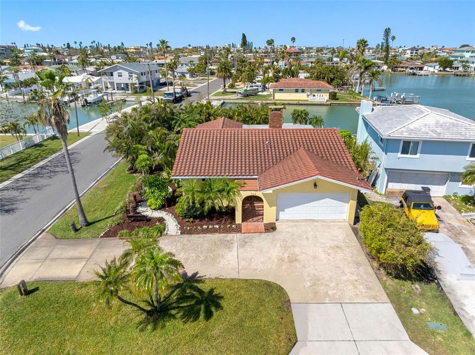 For Sale: $1,150,000 (3 beds, 2 baths, 1337 Square Feet)