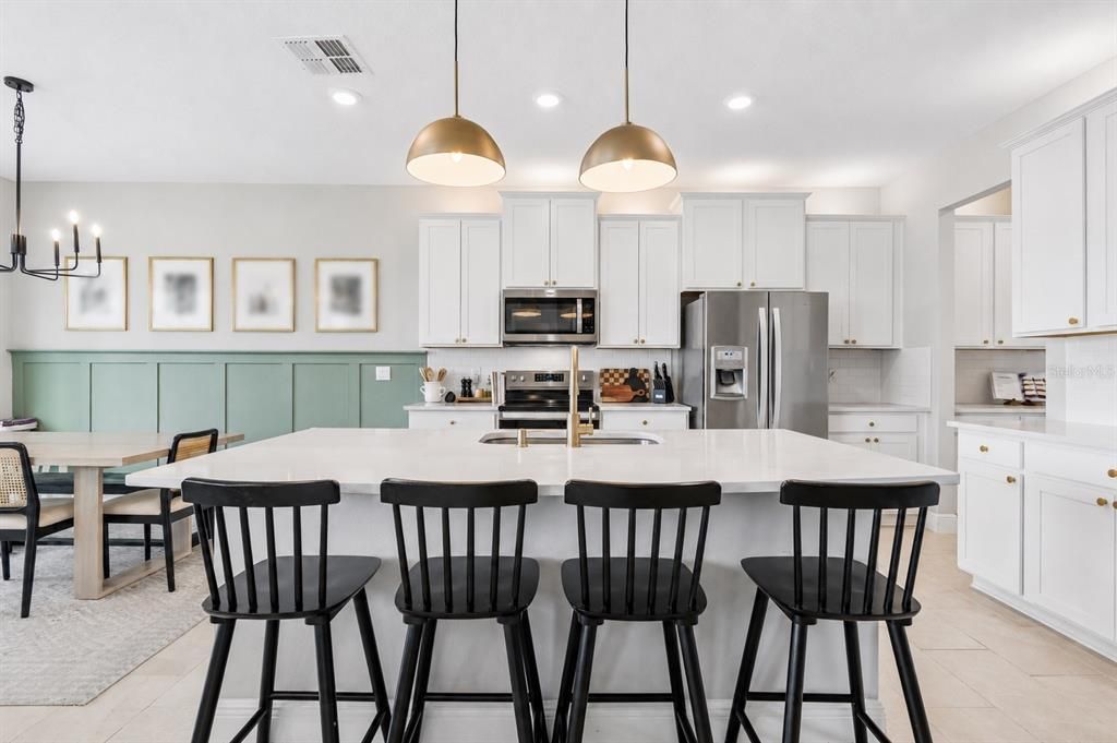 For Sale: $599,999 (5 beds, 3 baths, 2934 Square Feet)