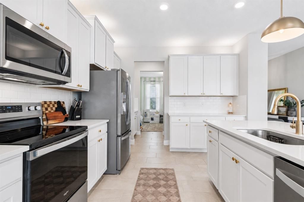 For Sale: $599,999 (5 beds, 3 baths, 2934 Square Feet)
