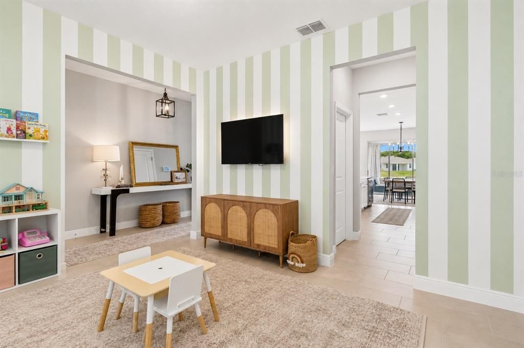 For Sale: $599,999 (5 beds, 3 baths, 2934 Square Feet)