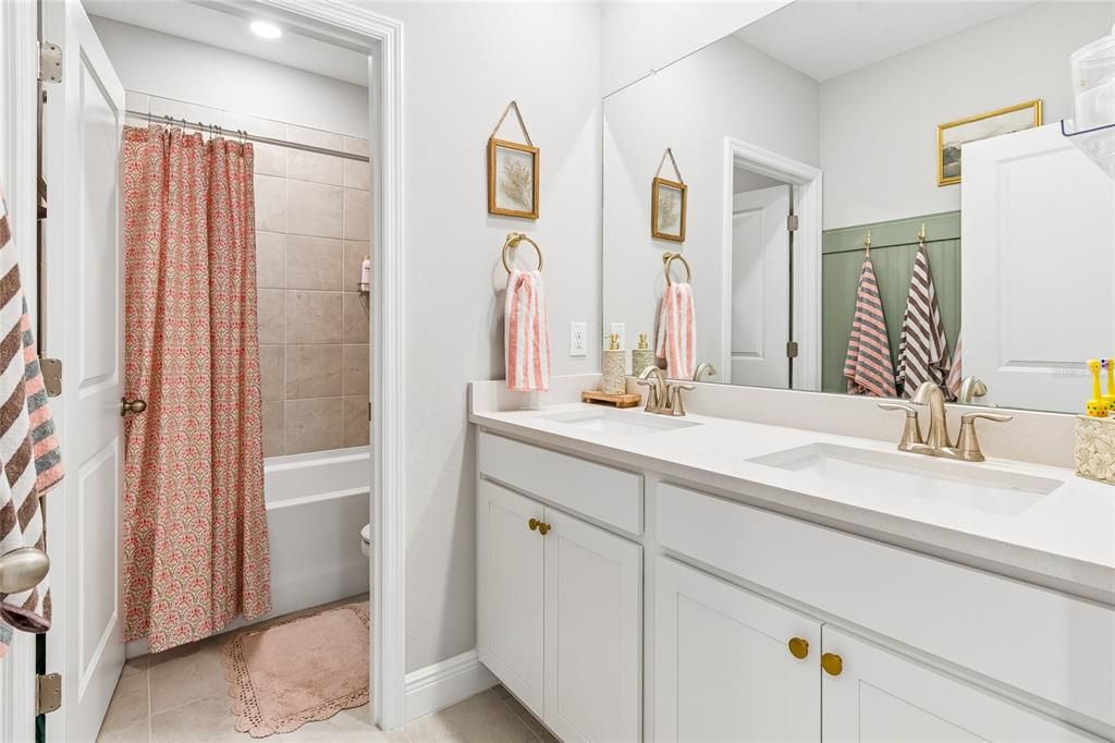 For Sale: $599,999 (5 beds, 3 baths, 2934 Square Feet)