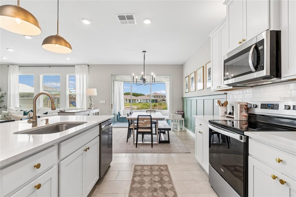 For Sale: $599,999 (5 beds, 3 baths, 2934 Square Feet)