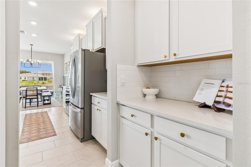 For Sale: $599,999 (5 beds, 3 baths, 2934 Square Feet)