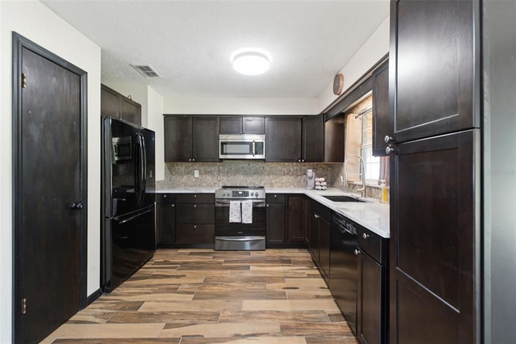 For Sale: $274,900 (3 beds, 2 baths, 1248 Square Feet)