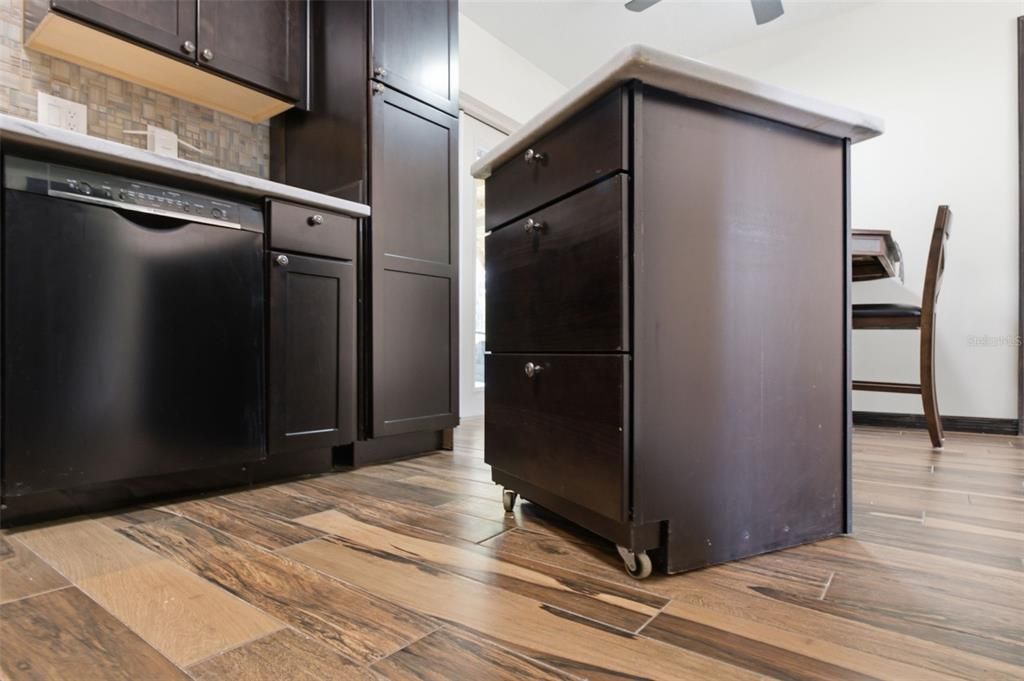 For Sale: $274,900 (3 beds, 2 baths, 1248 Square Feet)